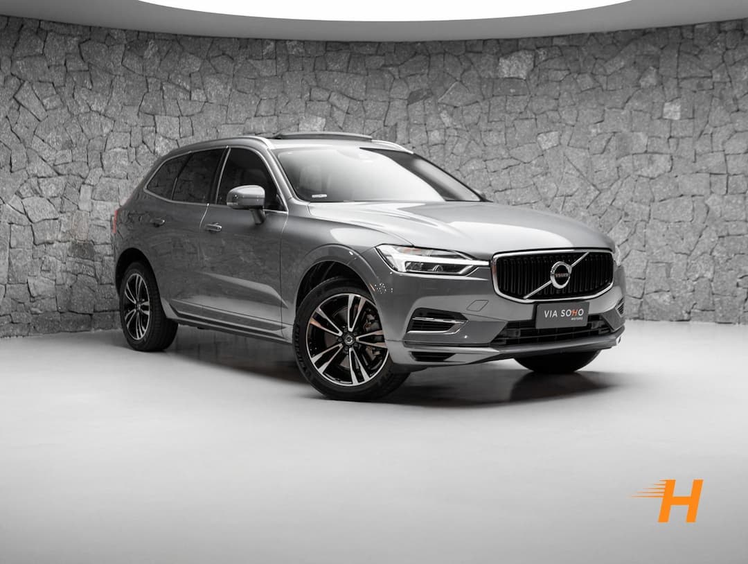 VOLVO XC60 2.0 T8 MOMENTUM